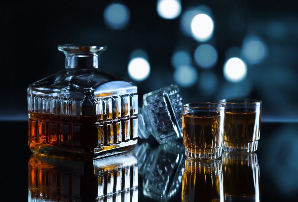 ワイルドターキーが他のバーボンと一線を画す理由：独特な製法と深い味わい